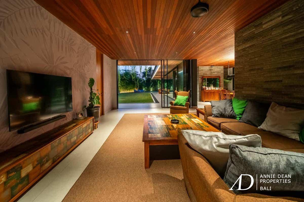 LEASEHOLD | MODERN TROPICAL FAMILY VILLA IN PRIME SANUR