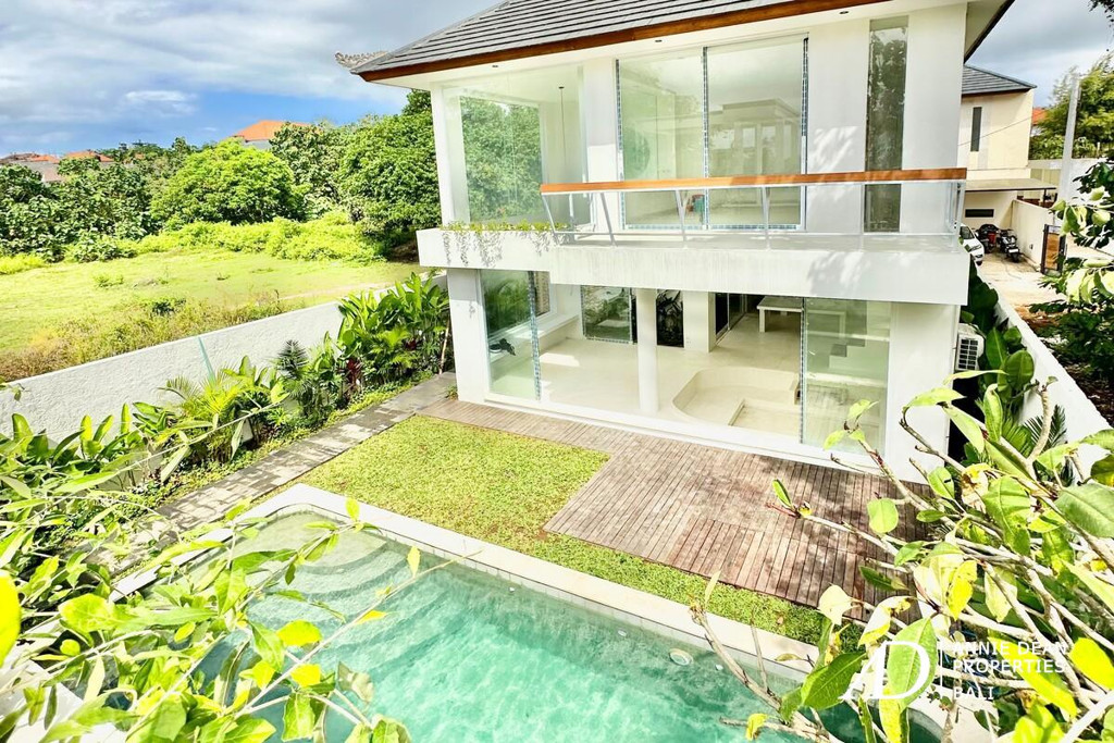 LEASEHOLD | MODERN MINIMALIST VILLA WITH ROOFTOP IN PRIME JIMBARAN
