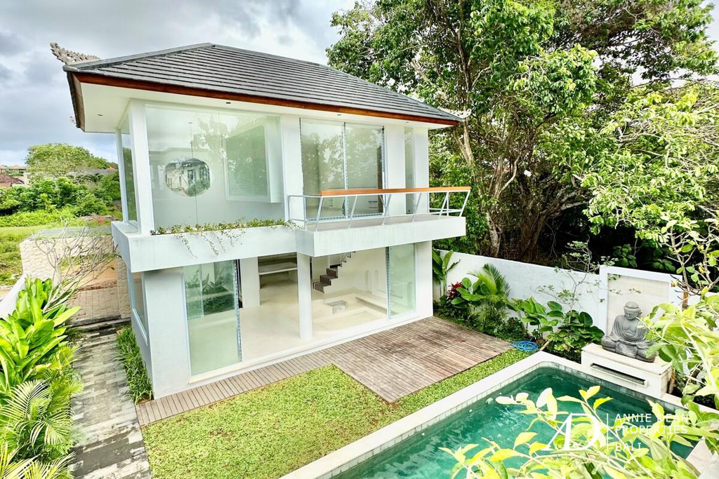 LEASEHOLD | MODERN MINIMALIST VILLA WITH ROOFTOP IN PRIME JIMBARAN