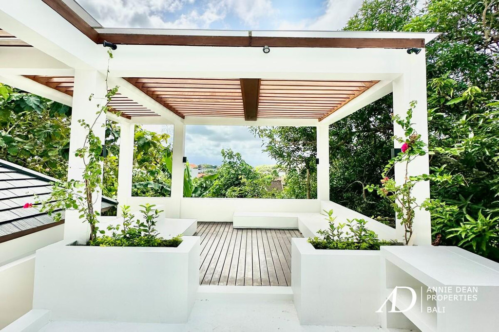LEASEHOLD | MODERN MINIMALIST VILLA WITH ROOFTOP IN PRIME JIMBARAN