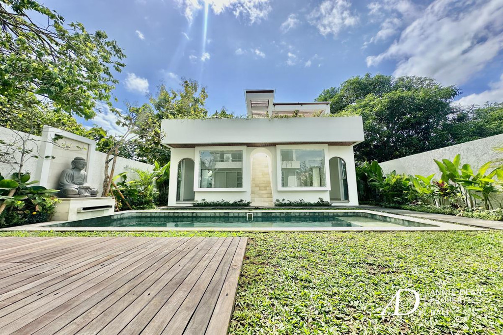 LEASEHOLD | MODERN MINIMALIST VILLA WITH ROOFTOP IN PRIME JIMBARAN
