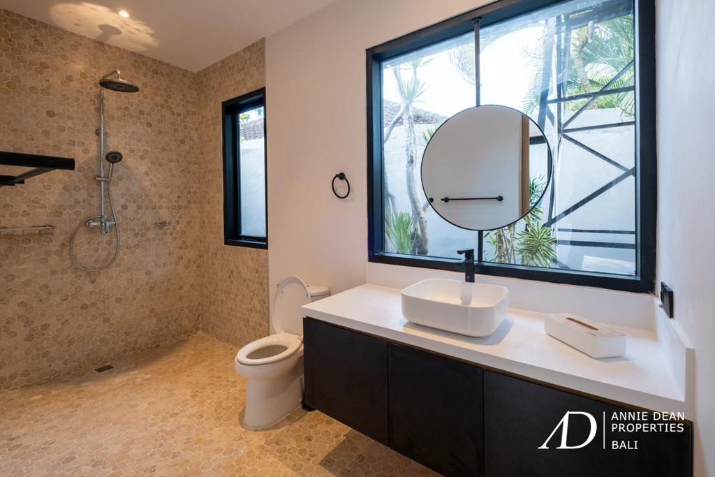 YEARLY RENTAL | BRAND NEW MODERN VILLA IN CENTRAL SEMINYAK