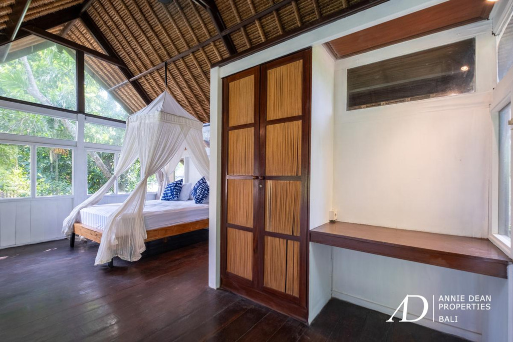 YEARLY RENTAL | BALINESE STYLE VILLA WITH LARGE GARDEN IN PRIME SEMINYAK