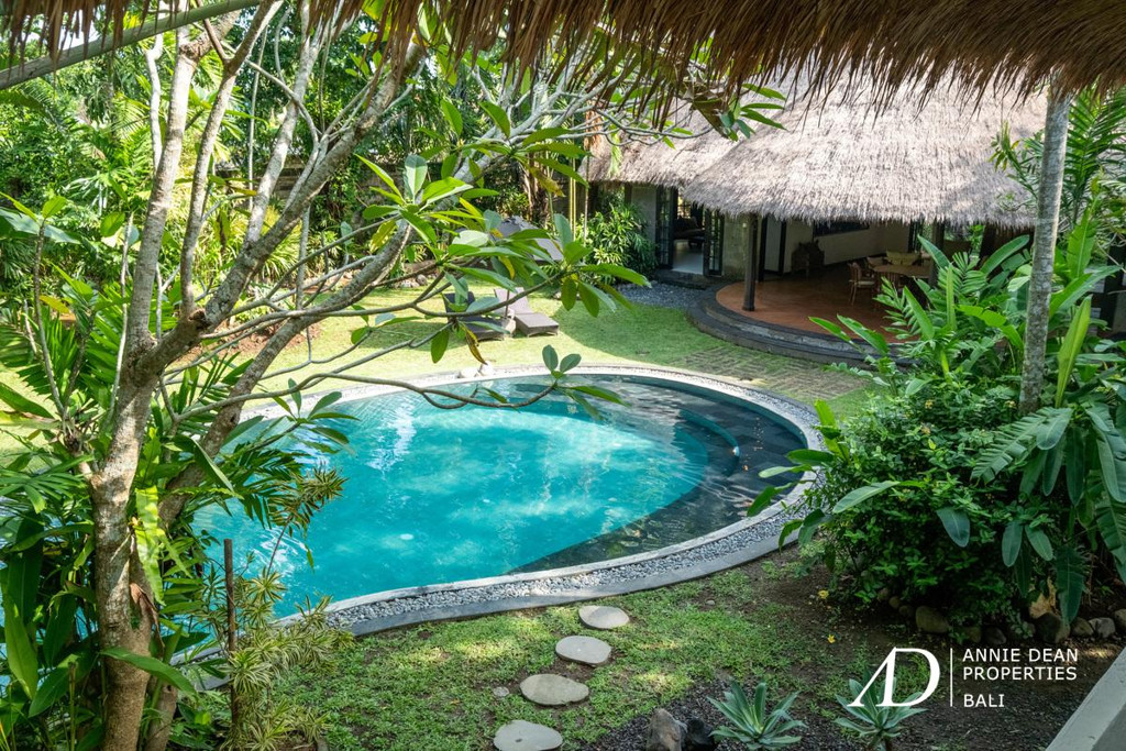 YEARLY RENTAL | BALINESE STYLE VILLA WITH LARGE GARDEN IN PRIME SEMINYAK