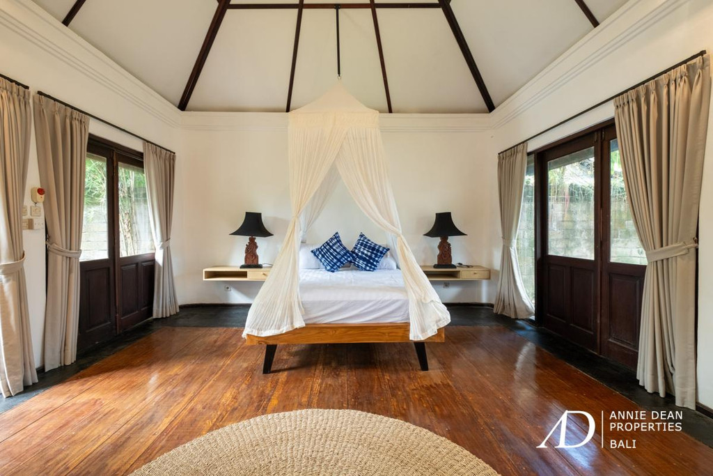 YEARLY RENTAL | BALINESE STYLE VILLA WITH LARGE GARDEN IN PRIME SEMINYAK