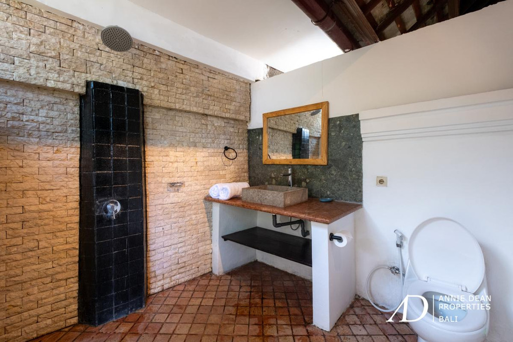 YEARLY RENTAL | BALINESE STYLE VILLA WITH LARGE GARDEN IN PRIME SEMINYAK