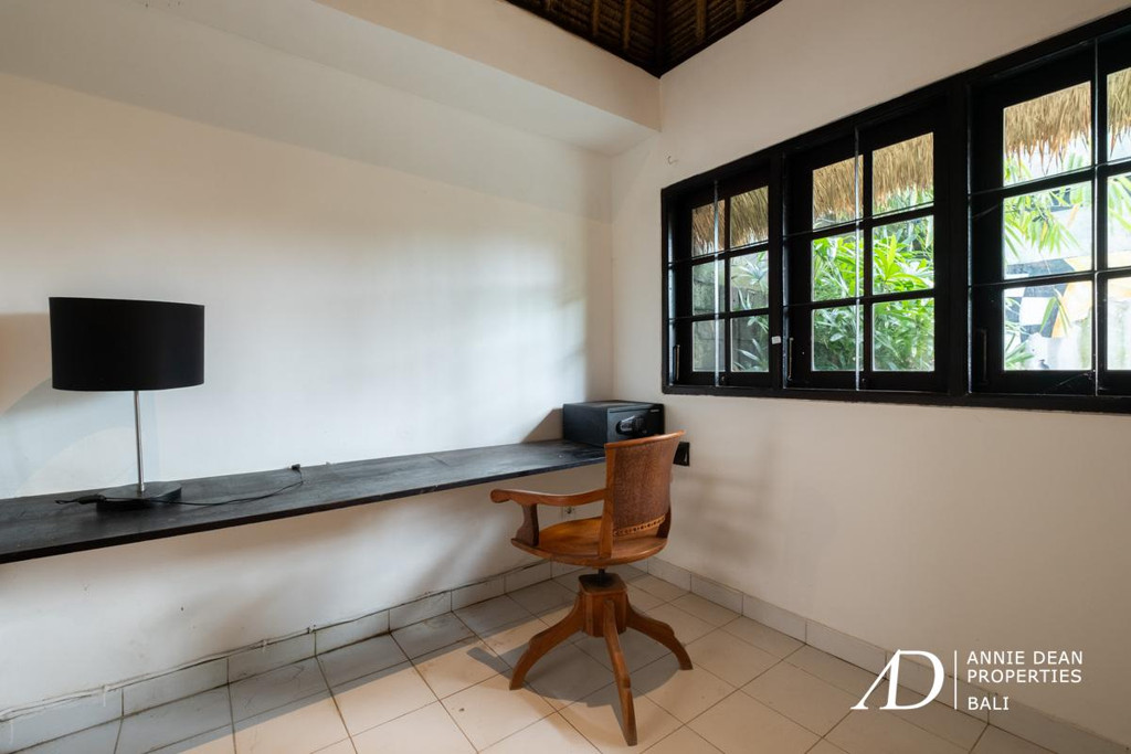 YEARLY RENTAL | BALINESE STYLE VILLA WITH LARGE GARDEN IN PRIME SEMINYAK