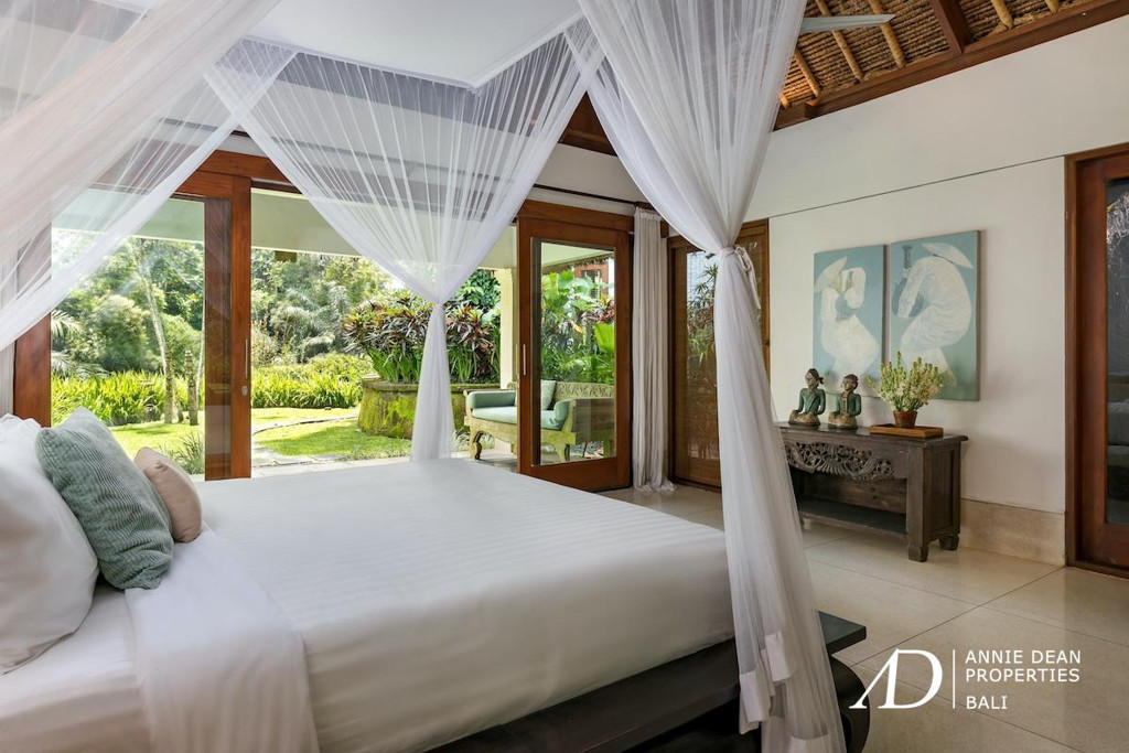 FREEHOLD | STUNNING 6-BEDROOM ESTATE SET BY A PENET RIVERSIDE JUNGLE SANCTUARY