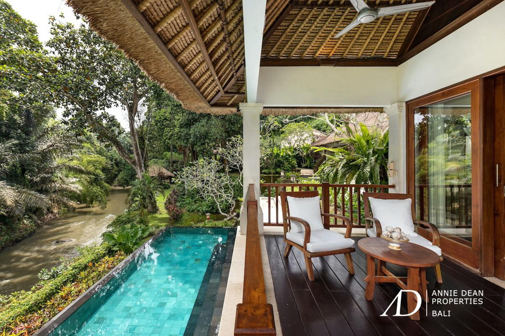 FREEHOLD | STUNNING 6-BEDROOM ESTATE SET BY A PENET RIVERSIDE JUNGLE SANCTUARY