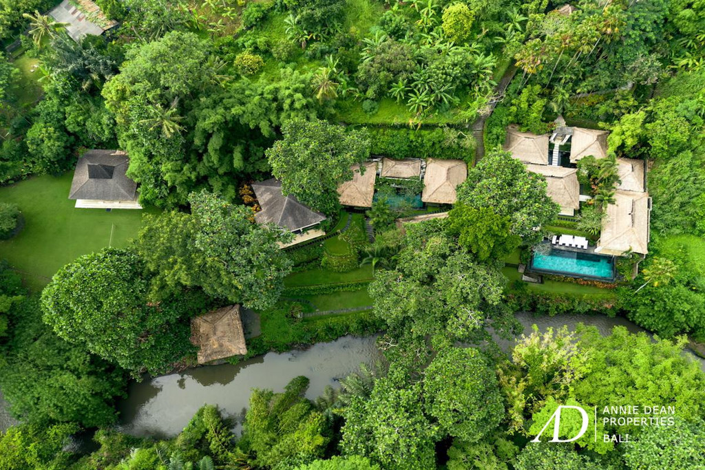 FREEHOLD | STUNNING 6-BEDROOM ESTATE SET BY A PENET RIVERSIDE JUNGLE SANCTUARY