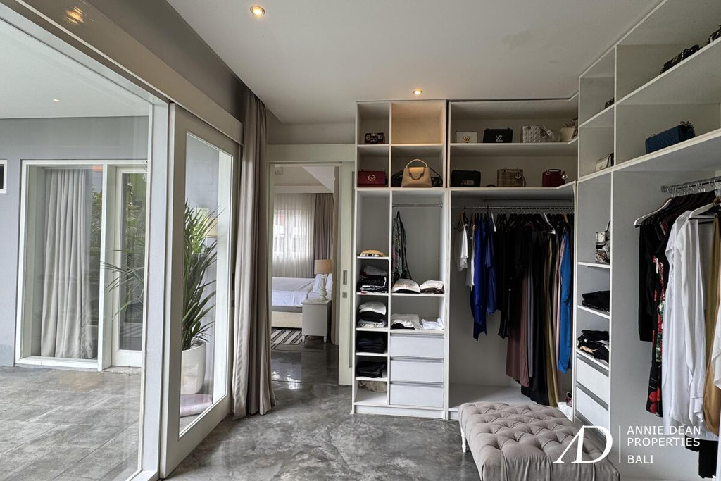 YEARLY RENTAL | MODERN LOFT-STYLE 4-BEDROOM VILLA FOR RENT IN PRIME UMALAS