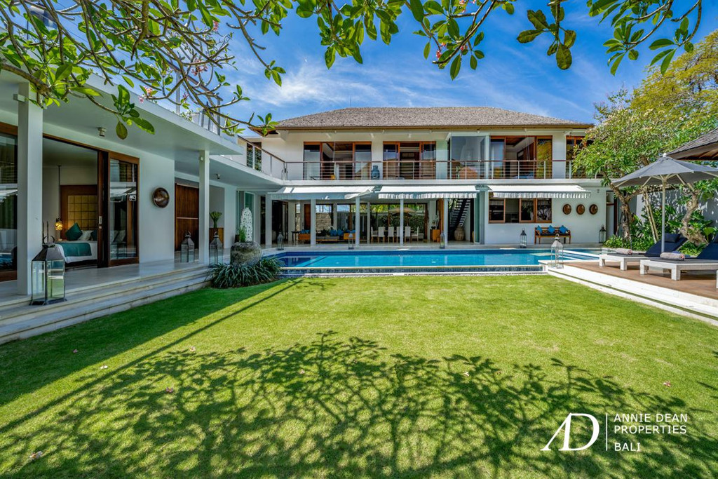 FREEHOLD | LUXURY 5-BED MODERN VILLA WITH ROOFTOP IN PETITENGET, SEMINYAK