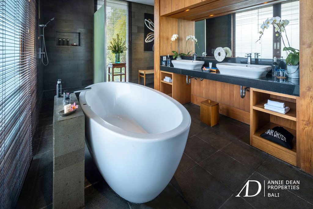 FREEHOLD | MODERN LUXURY VILLA WITH ROOFTOP IN PRIME PETITENGET