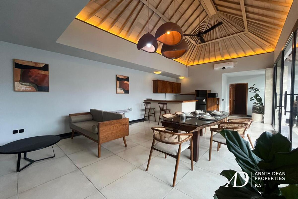 FREEHOLD | FULLY FURNISHED 2-BEDROOM VILLA IN PRIME SEMINYAK