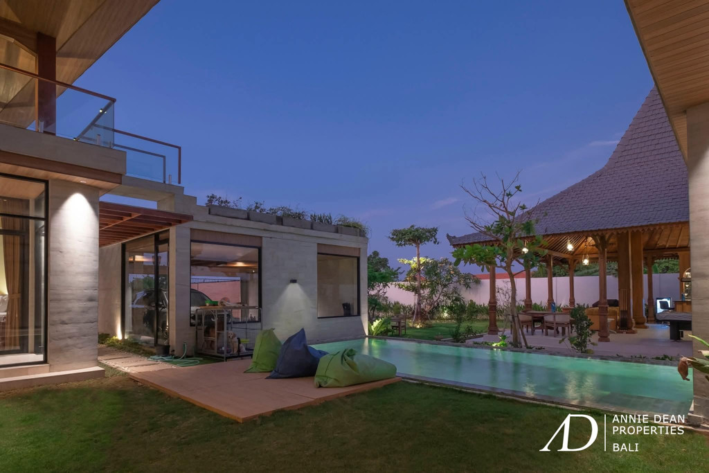 FREEHOLD | JOGLO-STYLE VILLA WITH MODERN ARCHITECTURE IN  SANUR