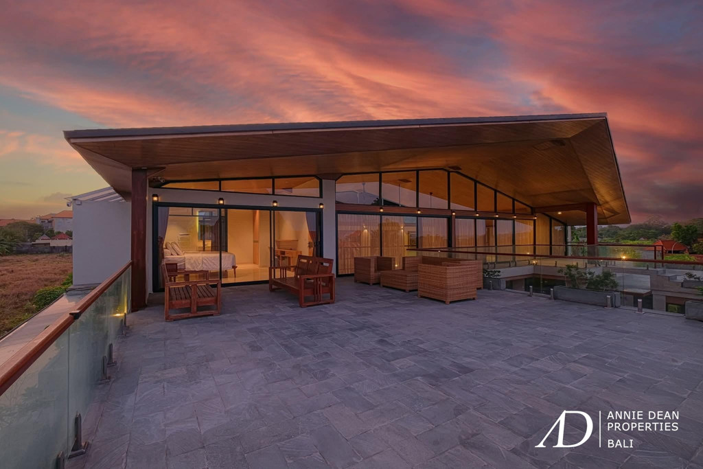 FREEHOLD | JOGLO-STYLE VILLA WITH MODERN ARCHITECTURE IN  SANUR