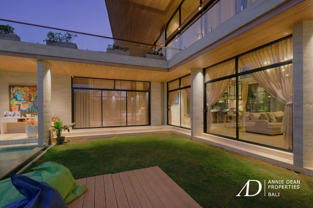 FREEHOLD | JOGLO-STYLE VILLA WITH MODERN ARCHITECTURE IN  SANUR