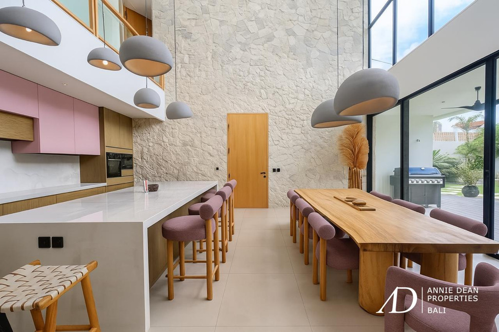 FREEHOLD | BRAND-NEW MODERN  4-BEDROOMS VILLA IN PERERENAN, BALI