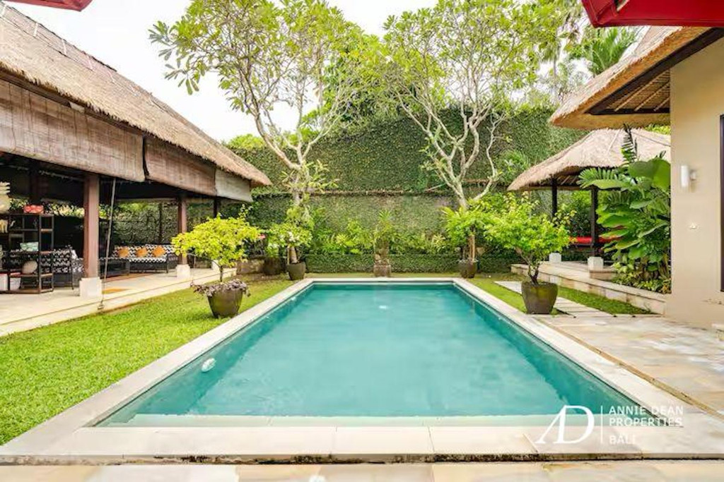 FREEHOLD | BALINESE STYLE WITHIN A COMPLEX VILLA IN PERERENAN CANGGU