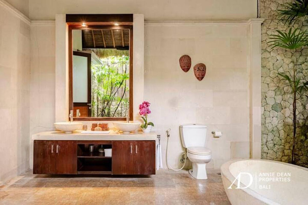 FREEHOLD | BALINESE STYLE WITHIN A COMPLEX  VILLA IN PERERENAN CANGGU