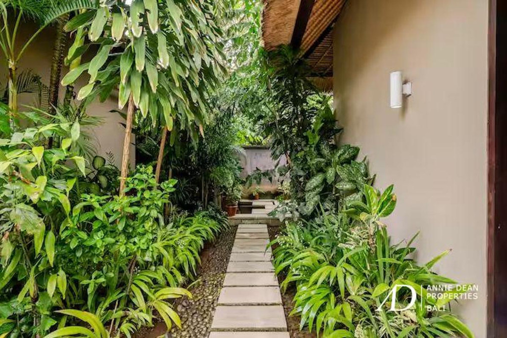 FREEHOLD | BALINESE STYLE WITHIN A COMPLEX  VILLA IN PERERENAN CANGGU