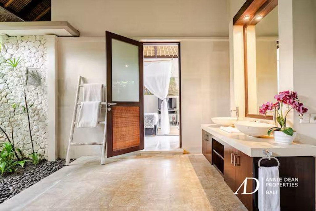 FREEHOLD | BALINESE STYLE WITHIN A COMPLEX  VILLA IN PERERENAN CANGGU