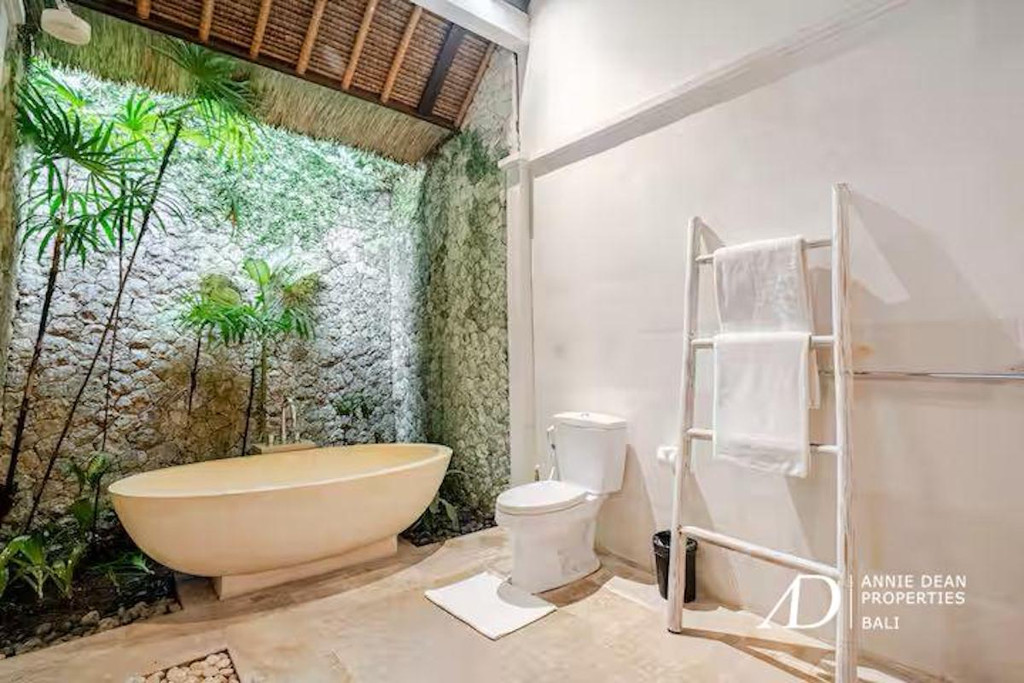 FREEHOLD | BALINESE STYLE WITHIN A COMPLEX  VILLA IN PERERENAN CANGGU