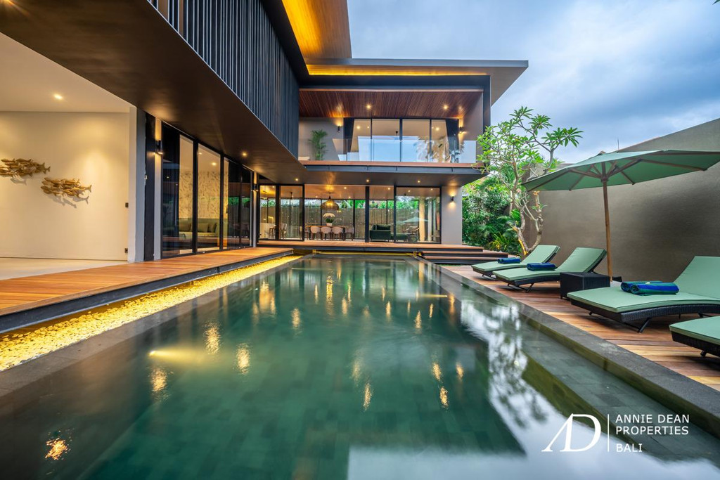LEASEHOLD | MODERN LUXURY TROPICAL DESIGN VILLA IN CENTRAL SEMINYAK