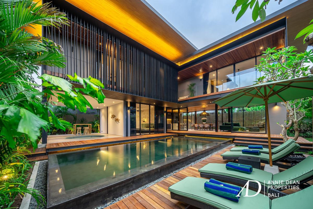 LEASEHOLD | MODERN LUXURY TROPICAL DESIGN VILLA IN CENTRAL SEMINYAK
