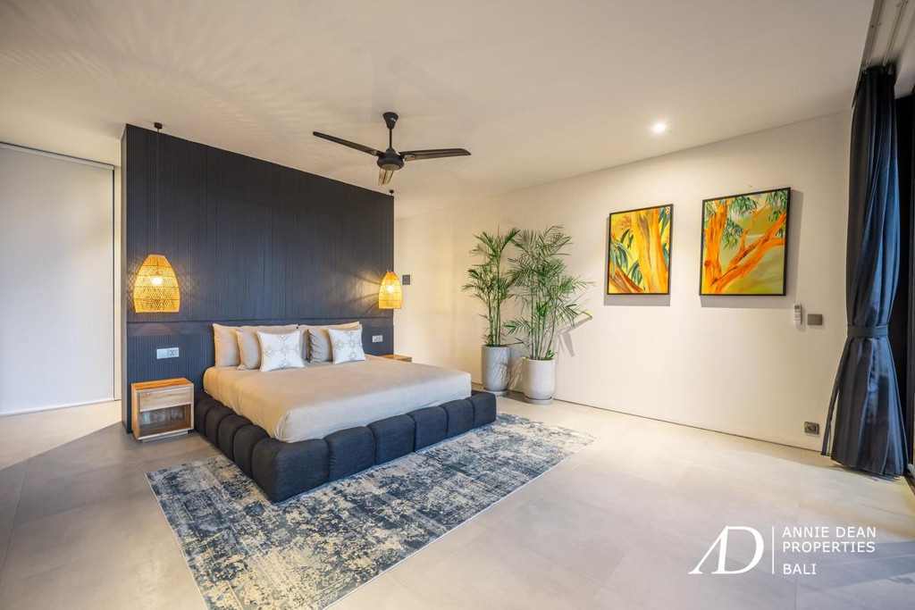 LEASEHOLD | MODERN LUXURY TROPICAL DESIGN VILLA IN CENTRAL SEMINYAK