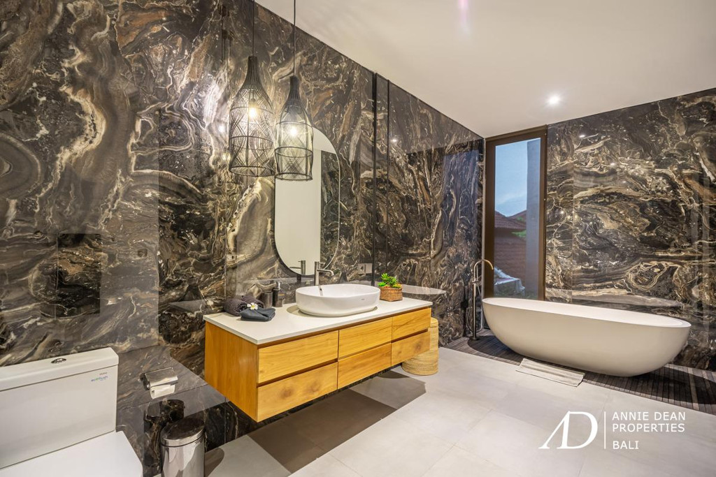 LEASEHOLD | MODERN LUXURY TROPICAL DESIGN VILLA IN CENTRAL SEMINYAK