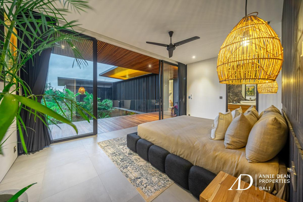 LEASEHOLD | MODERN LUXURY TROPICAL DESIGN VILLA IN CENTRAL SEMINYAK