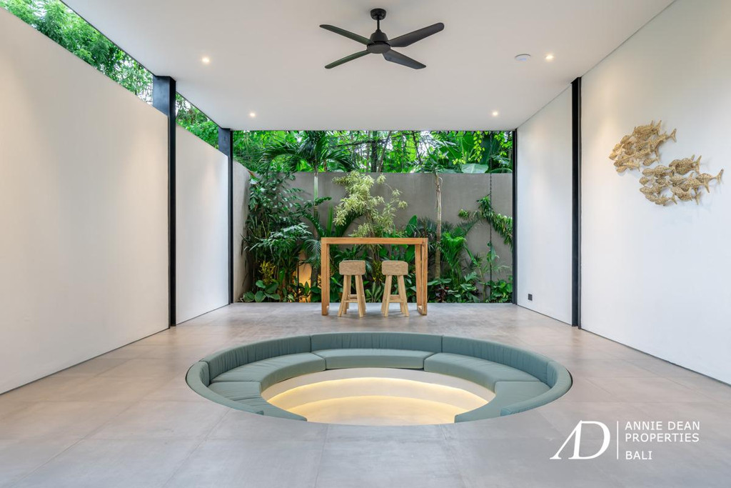 LEASEHOLD | MODERN LUXURY TROPICAL DESIGN VILLA IN CENTRAL SEMINYAK