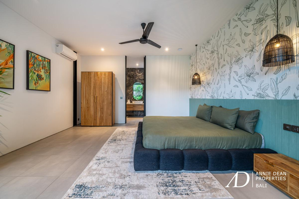 LEASEHOLD | MODERN LUXURY TROPICAL DESIGN VILLA IN CENTRAL SEMINYAK