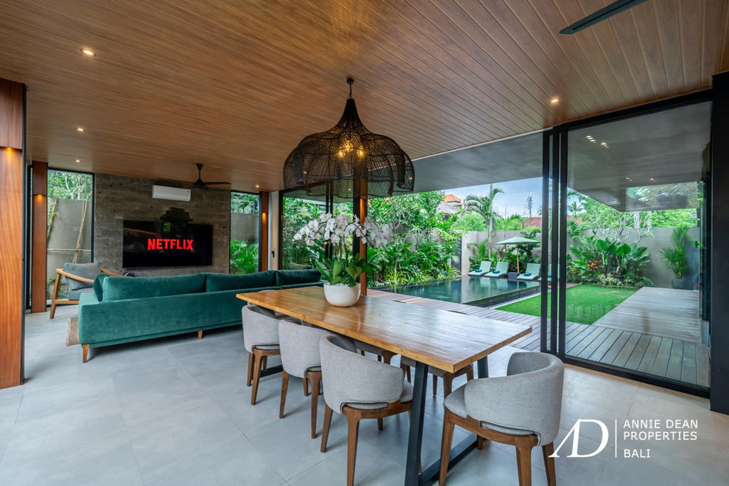 LEASEHOLD | MODERN LUXURY TROPICAL DESIGN VILLA IN CENTRAL SEMINYAK