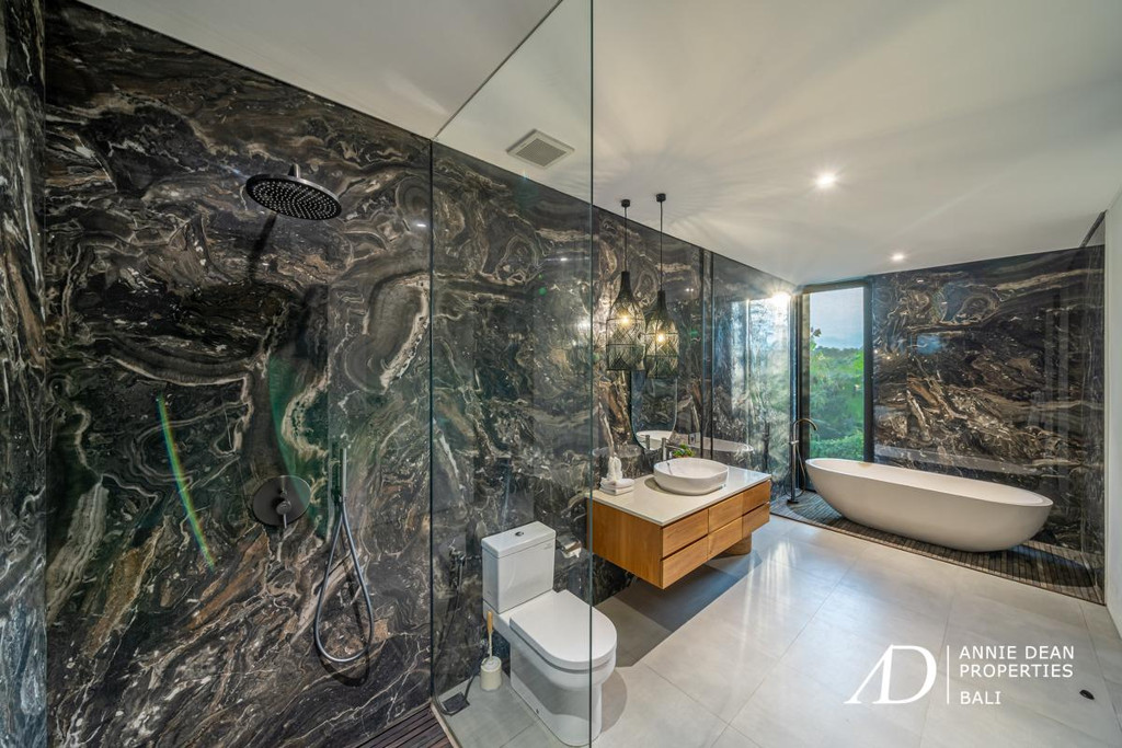 LEASEHOLD | MODERN LUXURY TROPICAL DESIGN VILLA IN CENTRAL SEMINYAK