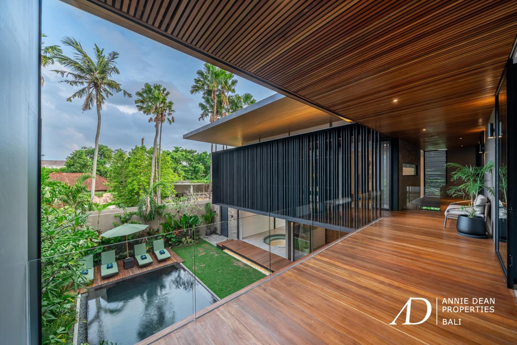 LEASEHOLD | MODERN LUXURY TROPICAL DESIGN VILLA IN CENTRAL SEMINYAK