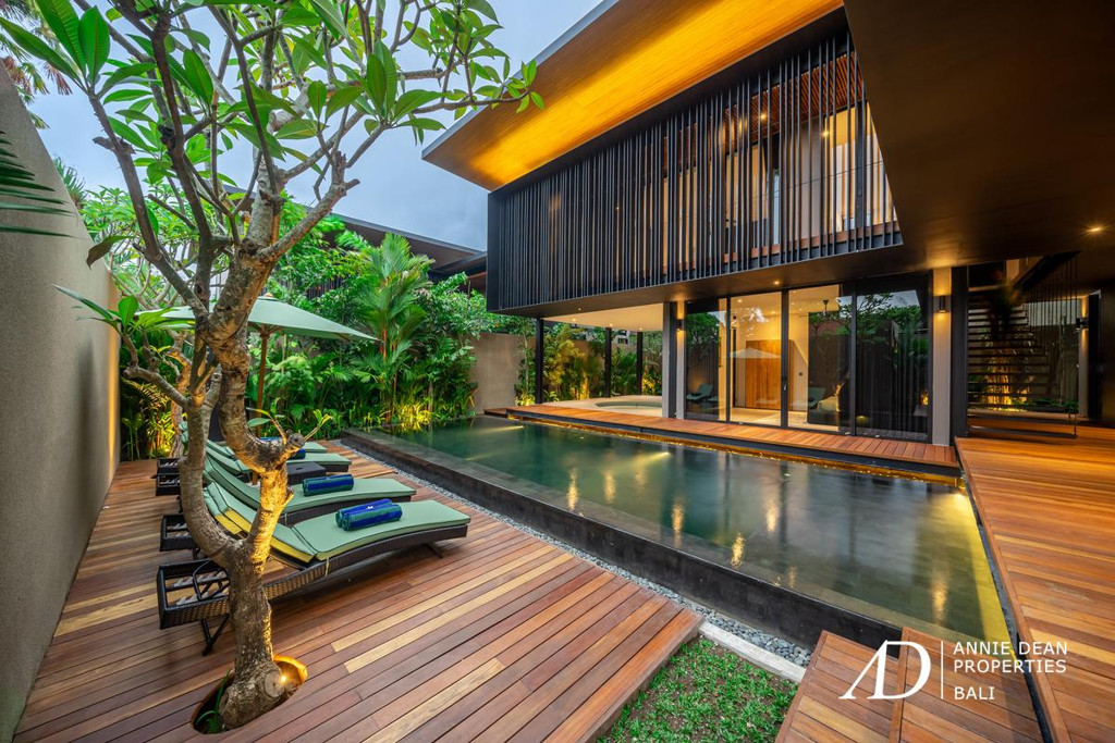 LEASEHOLD | MODERN LUXURY TROPICAL DESIGN VILLA IN CENTRAL SEMINYAK