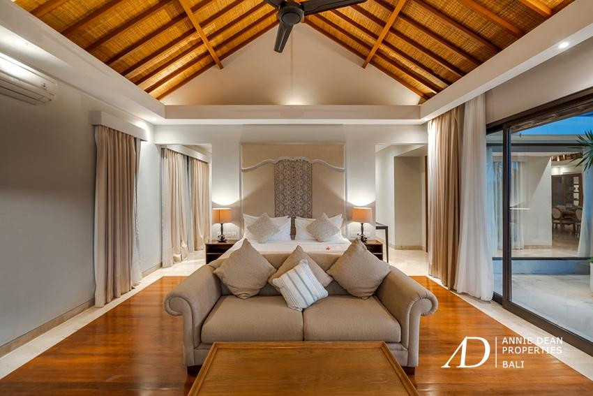 FREEHOLD | OCEAN VIEWS VILLA IN EXCLUSIVE CLIFFTOP ESTATE, SOUTH BALI