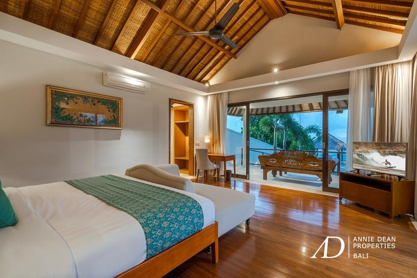 FREEHOLD | OCEAN VIEWS VILLA IN EXCLUSIVE CLIFFTOP ESTATE, SOUTH BALI