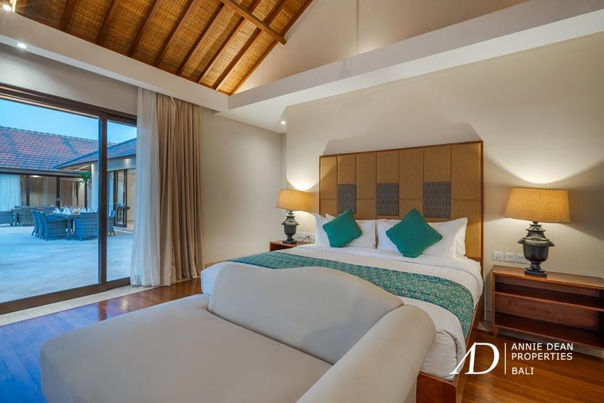 FREEHOLD | OCEAN VIEWS VILLA IN EXCLUSIVE CLIFFTOP ESTATE, SOUTH BALI