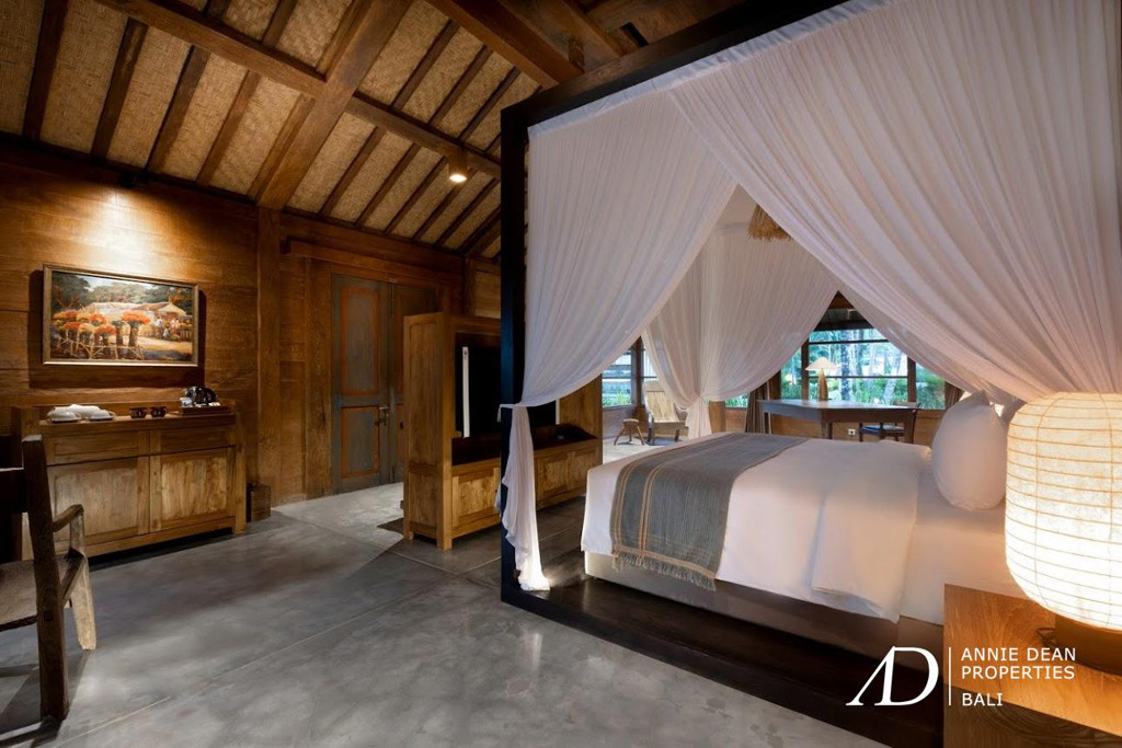 LEASEHOLD | JOGLO-STYLE VILLA WITH  RICE FIELD VIEWS IN NYANYI, BALI