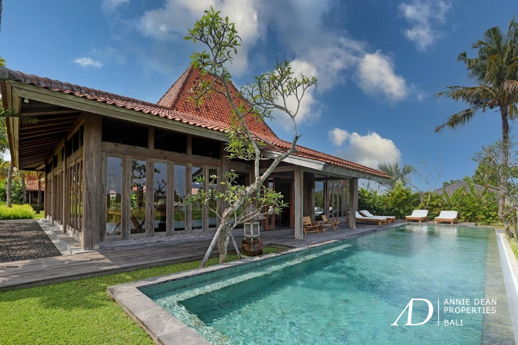 LEASEHOLD | JOGLO-STYLE VILLA WITH  RICE FIELD VIEWS IN NYANYI, BALI