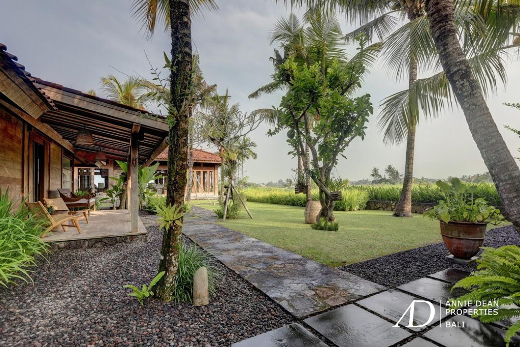 LEASEHOLD | JOGLO-STYLE VILLA WITH  RICE FIELD VIEWS IN NYANYI, BALI