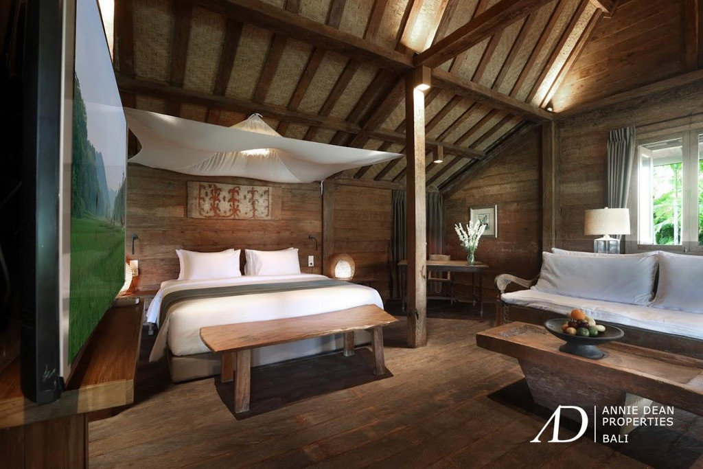 LEASEHOLD | JOGLO-STYLE VILLA WITH  RICE FIELD VIEWS IN NYANYI, BALI