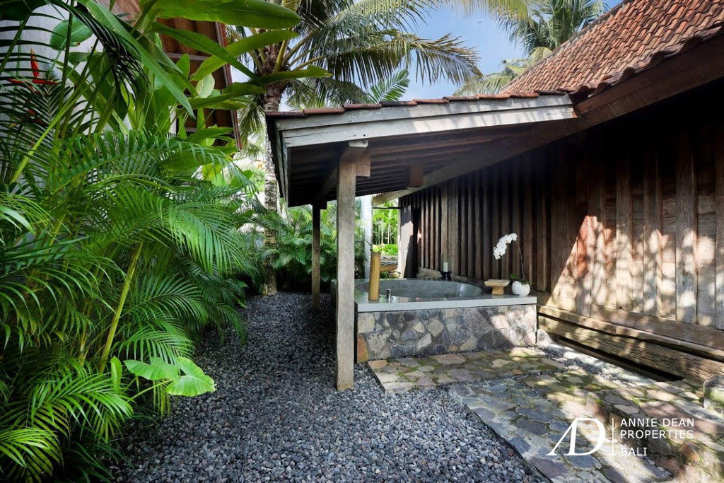 LEASEHOLD | JOGLO-STYLE VILLA WITH  RICE FIELD VIEWS IN NYANYI, BALI