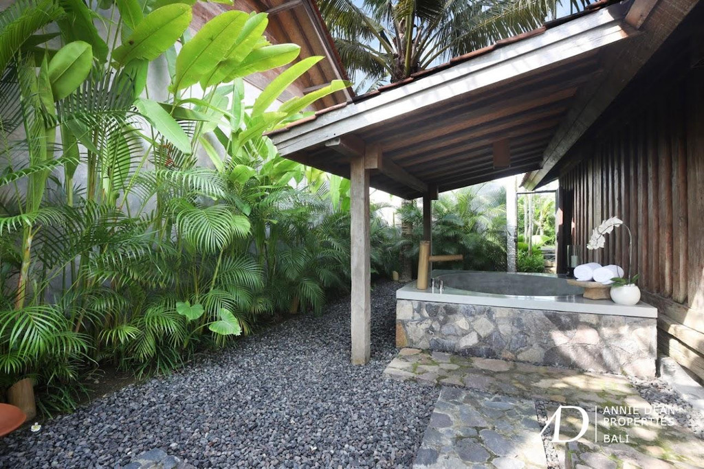 LEASEHOLD | JOGLO-STYLE VILLA WITH  RICE FIELD VIEWS IN NYANYI, BALI