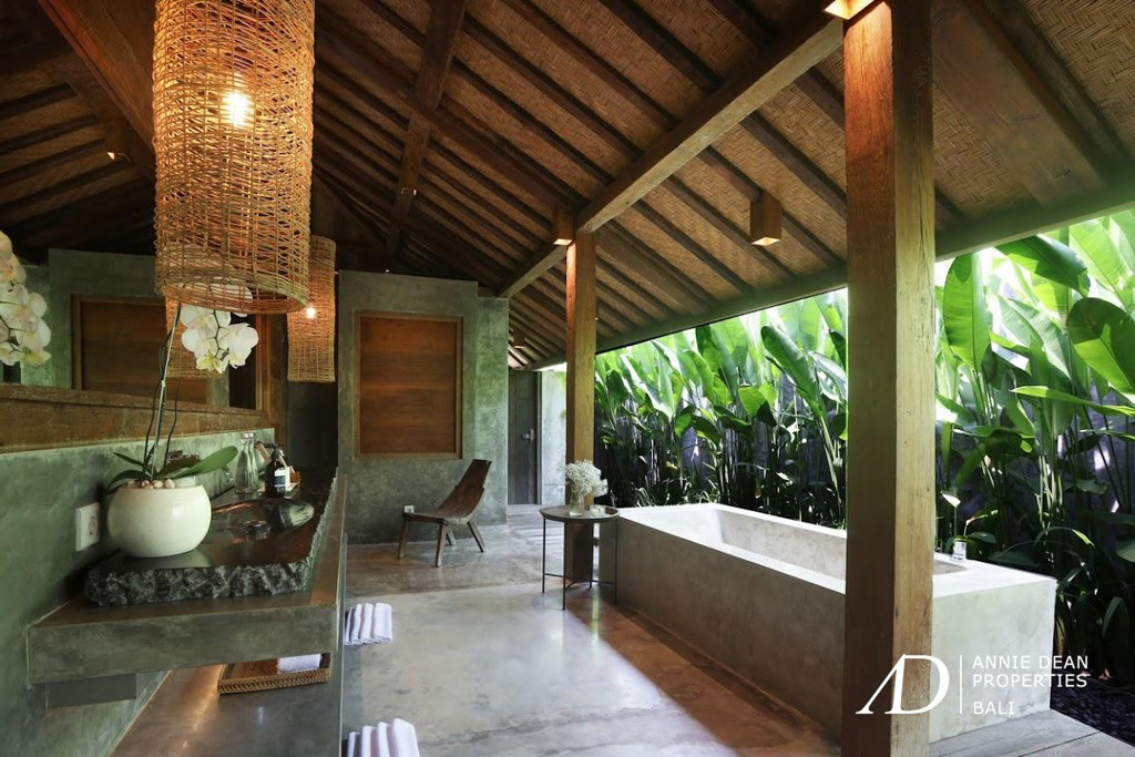 LEASEHOLD | JOGLO-STYLE VILLA WITH  RICE FIELD VIEWS IN NYANYI, BALI