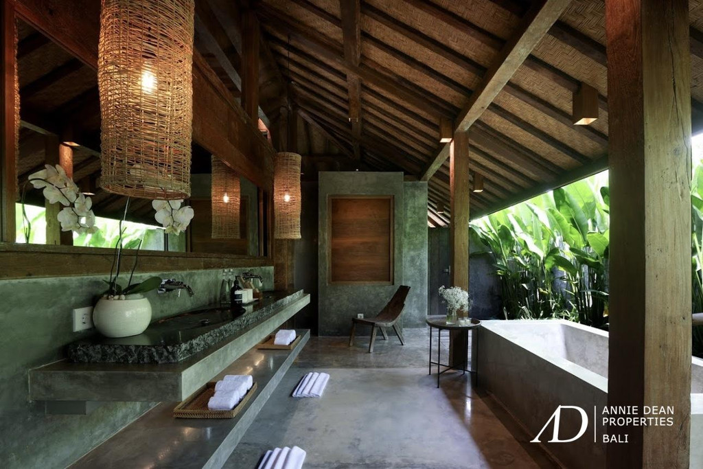 LEASEHOLD | JOGLO-STYLE VILLA WITH  RICE FIELD VIEWS IN NYANYI, BALI