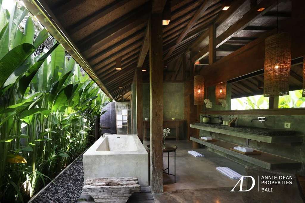 LEASEHOLD | JOGLO-STYLE VILLA WITH  RICE FIELD VIEWS IN NYANYI, BALI
